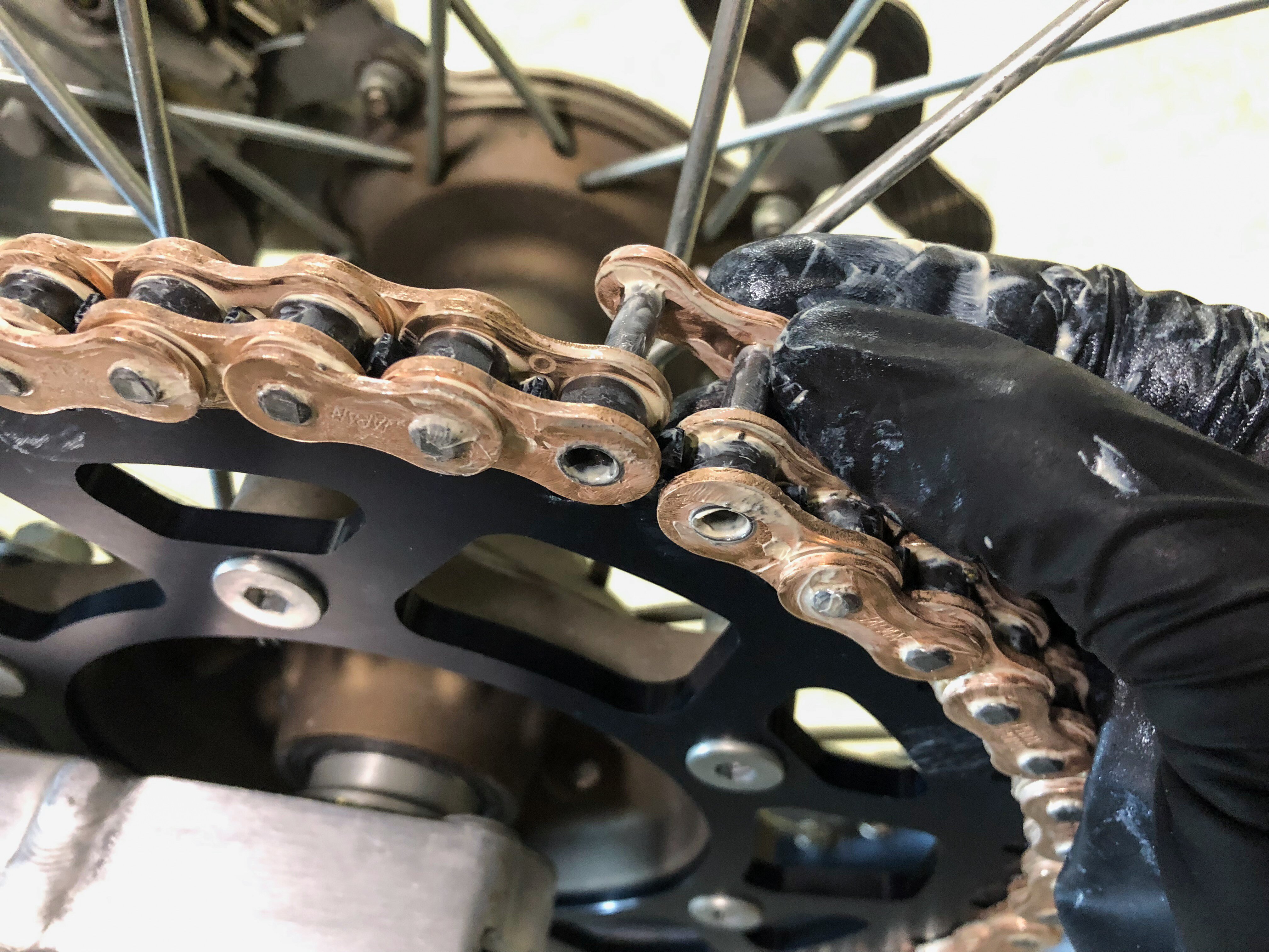 Removing master link clearance bike chain